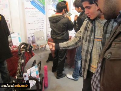 بازدید جمعی از دانشجویان پردیس شهید مفتح از غرفه دانشگاه فرهنگیان