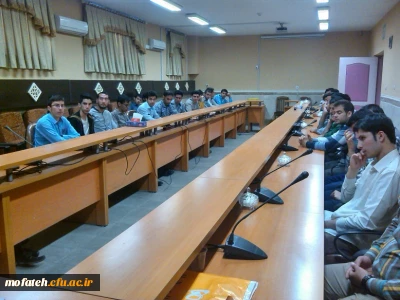 نشست صمیمی مسئولان پردیس شهید مفتح با دانشجویان