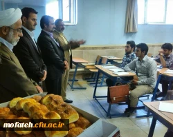 حضور مسئولان پردیس شهید مفتح در کلاس ها به مناسبت هفته گرامیداشت معلم 4