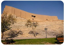 بازدیدعلمی دانشجویان کارشناسی ناپیوسته از بناهای تاریخی جهت آموزش درس تاریخ ایران باستان 4