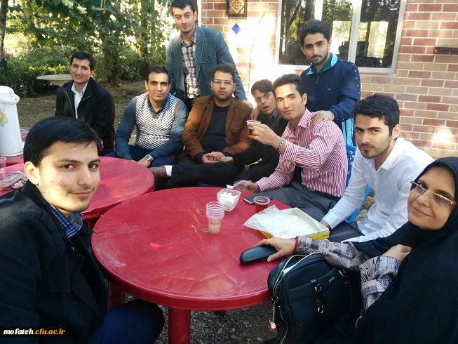 برگزاری درس فعالیت های گروهی رشته راهنمایی و مشاوره در فضای باز پردیس شهید مفتح 2