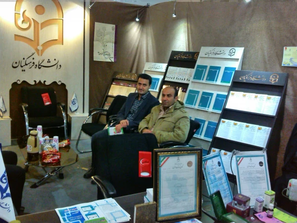 حضور معاون آموزشی و پژوهشی پردیس درنمایشگاه دستاوردهای پژوهشی  2