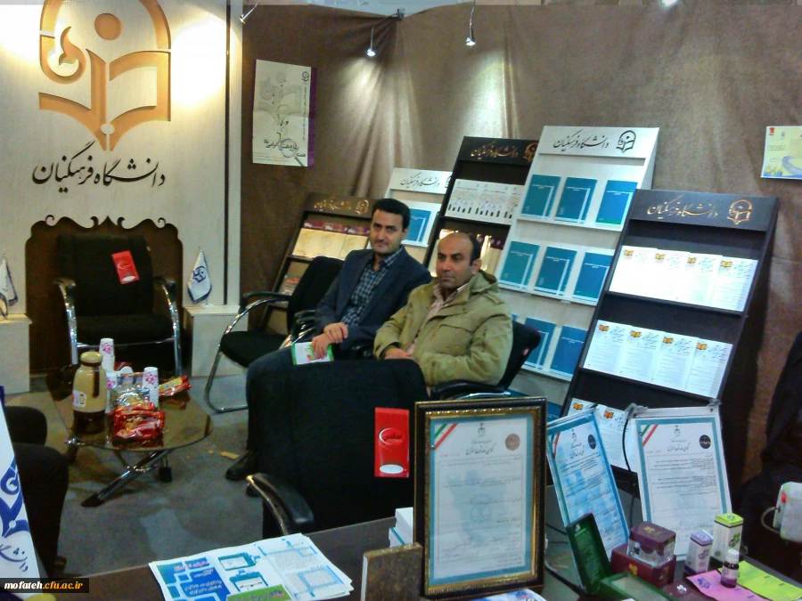 حضور معاون آموزشی و پژوهشی پردیس درنمایشگاه دستاوردهای پژوهشی  2