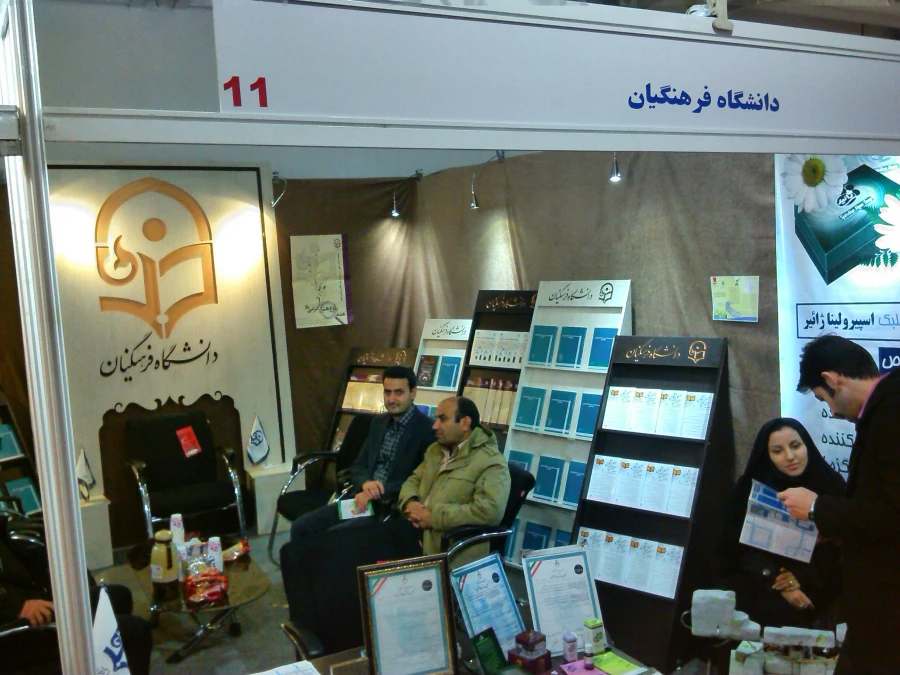 حضور معاون آموزشی و پژوهشی پردیس درنمایشگاه دستاوردهای پژوهشی  3