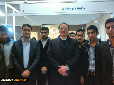بازدید ریاست دانشگاه و دانشجویان پردیس شهید مفتح از غرفه دانشگاه در نمایشگاه دستاوردهای پژوهشی