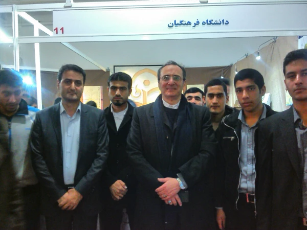 بازدید ریاست دانشگاه و دانشجویان پردیس شهید مفتح از غرفه دانشگاه در نمایشگاه دستاوردهای پژوهشی 2