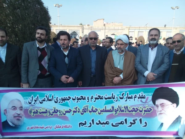 دانشجویان، استادان و کارکنان پردیس شهرری همگام با مردم ری در استقبال رئیس جمهور تدبیر امید 3