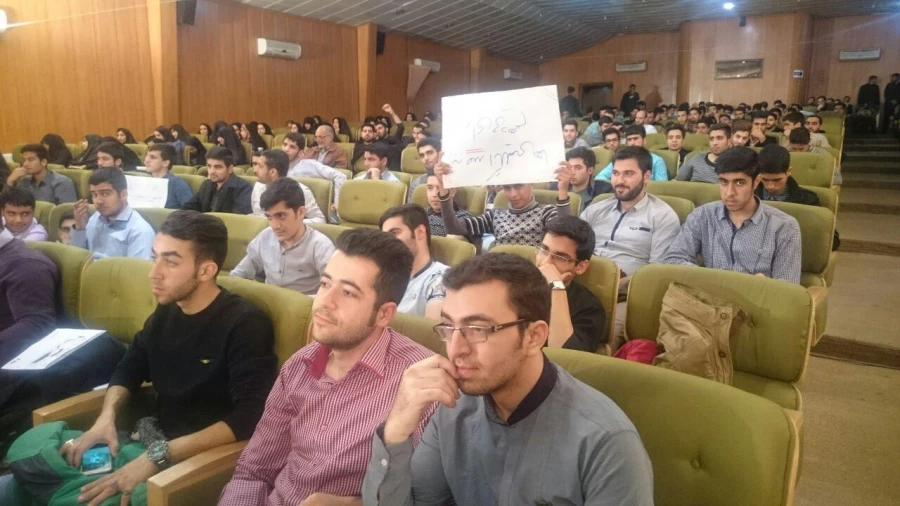 حضور دانشجو معلمان در جمع بصیرت افزایی دانشجویان در مرکز 13 آبان 4