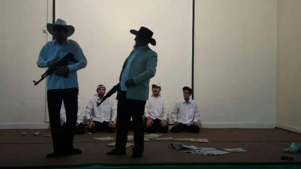 بازدید سرپرست پردیس از فعالیت های فرهنگی  هنری دانشجومعلمان 3