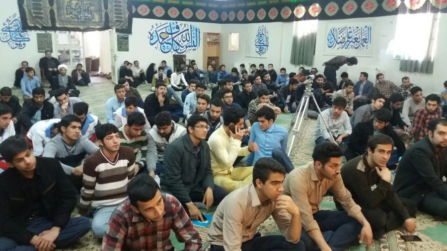 کرسی آزاد اندیشی " جنگ نرم و موج بیداری اسلامی " در نماز خانه  بقیه الله الاعظم (عج) پردیس برگزار شد. 2