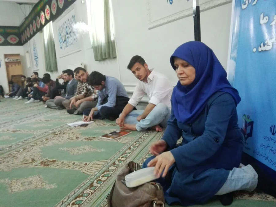 کرسی آزاد اندیشی " جنگ نرم و موج بیداری اسلامی " در نماز خانه  بقیه الله الاعظم (عج) پردیس برگزار شد. 2