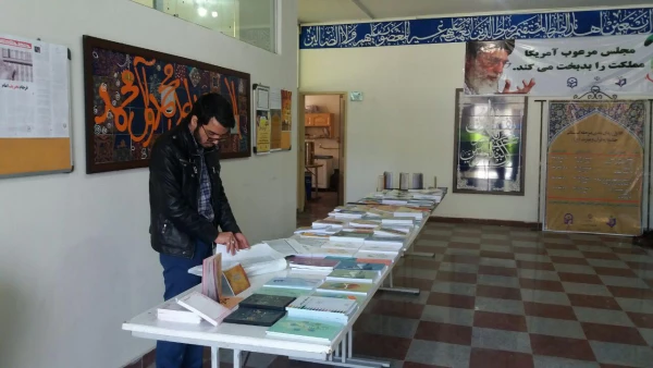 نمایشگاه آثار قرآنی استادان و پژوهشگران علوم قرآنی مدرسه تدبر در قرآن دانشگاه تهران در پردیس برگزار شد 2