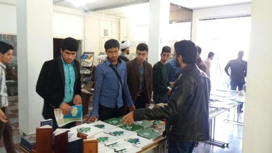 نمایشگاه آثار قرآنی استادان و پژوهشگران علوم قرآنی مدرسه تدبر در قرآن دانشگاه تهران در پردیس برگزار شد 3