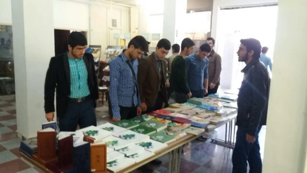 نمایشگاه آثار قرآنی استادان و پژوهشگران علوم قرآنی مدرسه تدبر در قرآن دانشگاه تهران در پردیس برگزار شد 4