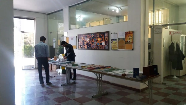 نمایشگاه آثار قرآنی استادان و پژوهشگران علوم قرآنی مدرسه تدبر در قرآن دانشگاه تهران در پردیس برگزار شد 5