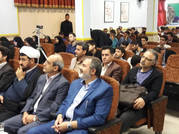 نخستین جشنواره استانی "پژوهش روایی" با هدف توسعة جایگاه پژوهش های کیفی در پردیس شهید مفتح برگزار شد. 2