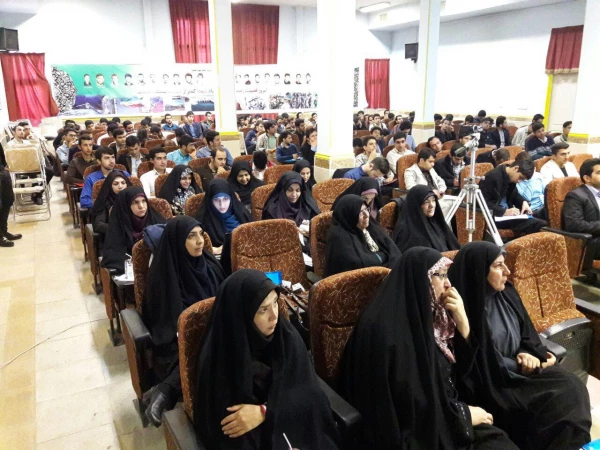 نخستین جشنواره استانی پژوهش روایی با هدف توسعة جایگاه پژوهش های کیفی در پردیس شهید مفتح برگزار شد. 5