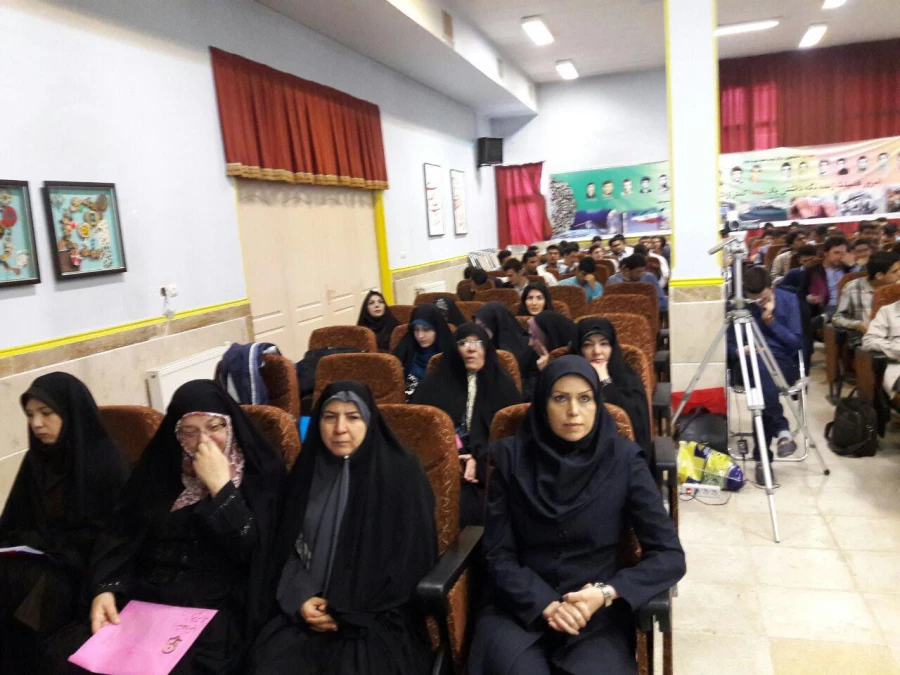 نخستین جشنواره استانی پژوهش روایی با هدف توسعة جایگاه پژوهش های کیفی در پردیس شهید مفتح برگزار شد. 9