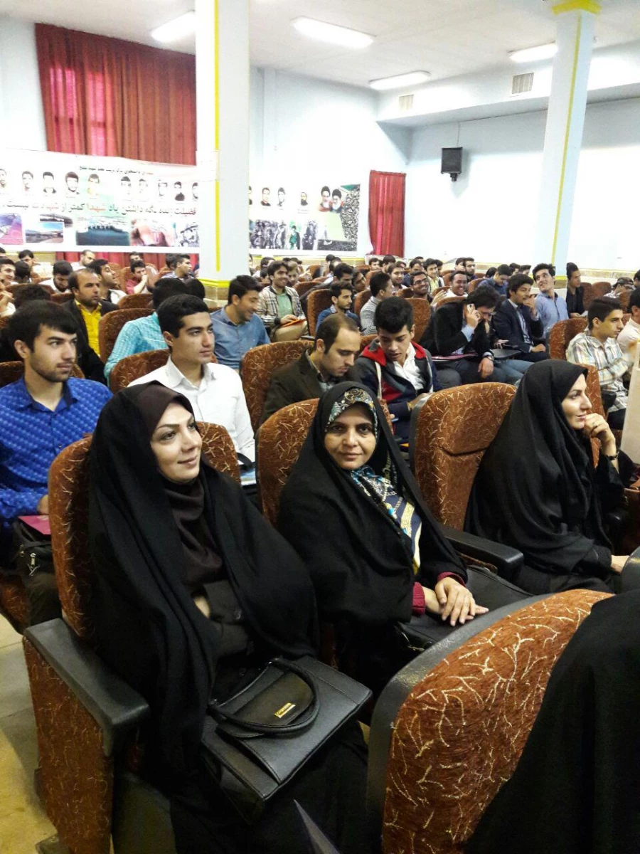 نخستین جشنواره استانی پژوهش روایی با هدف توسعة جایگاه پژوهش های کیفی در پردیس شهید مفتح برگزار شد. 12