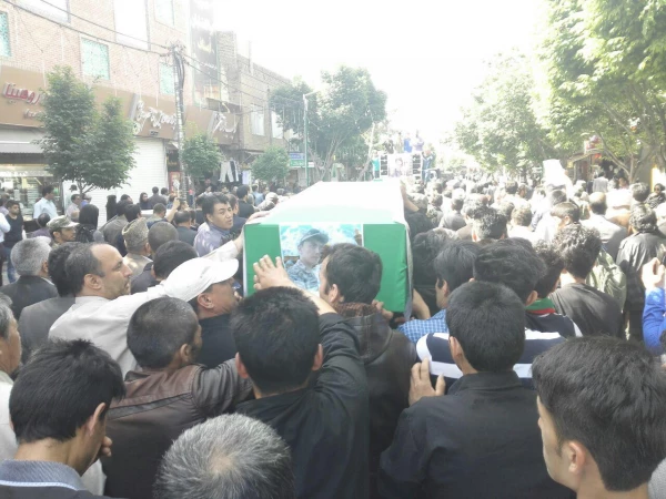 شرکت دانشجو معلمان پردیس در مراسم تشییع پیکر پاک دوتن از شهدای 2