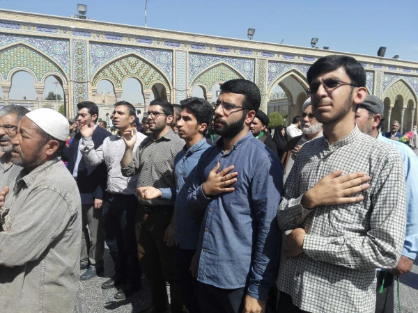 شرکت دانشجو معلمان پردیس در مراسم تشییع پیکر پاک دوتن از شهدای 4