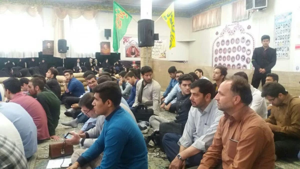 نخستین یادواره ی شهدای تربیت معلم و مدافع حرم در پردیس شهید مفتح شهرری برگزار شد. 12