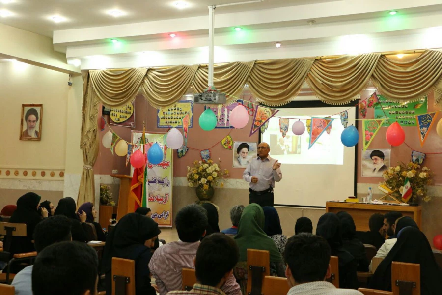 گروه راهنمایی ومشاوره همایش (هدف) را برگزار کرد. 2