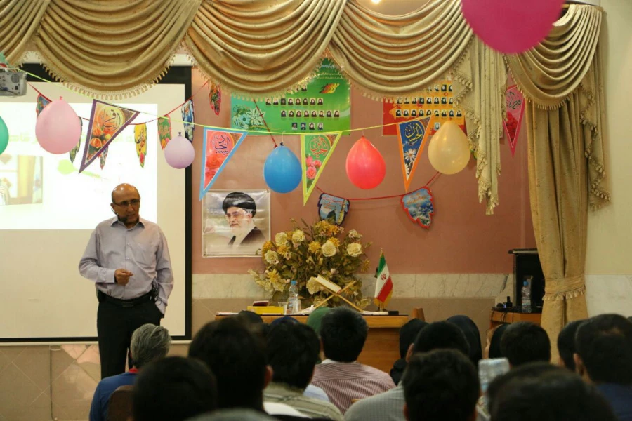 گروه راهنمایی ومشاوره همایش (هدف) را برگزار کرد. 2