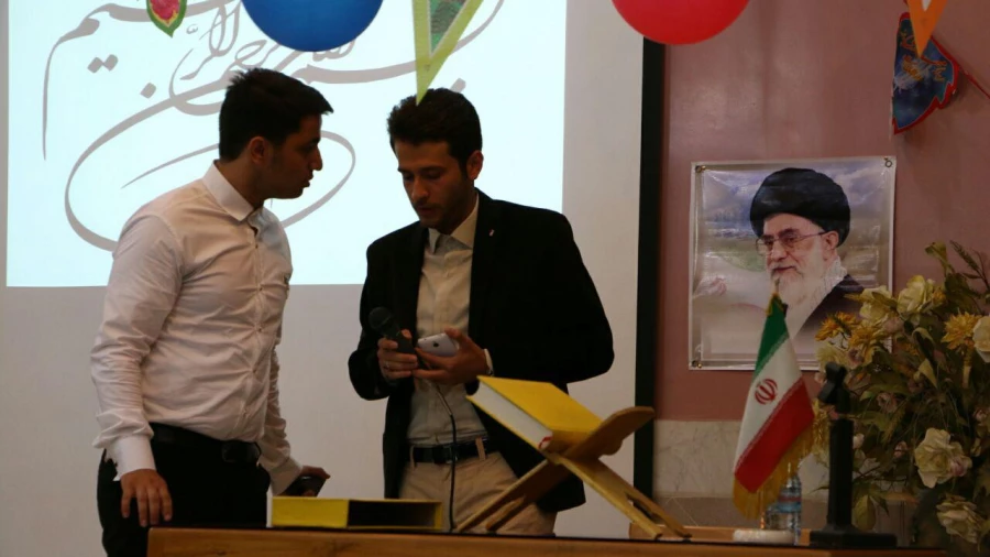 گروه راهنمایی ومشاوره همایش (هدف) را برگزار کرد. 2