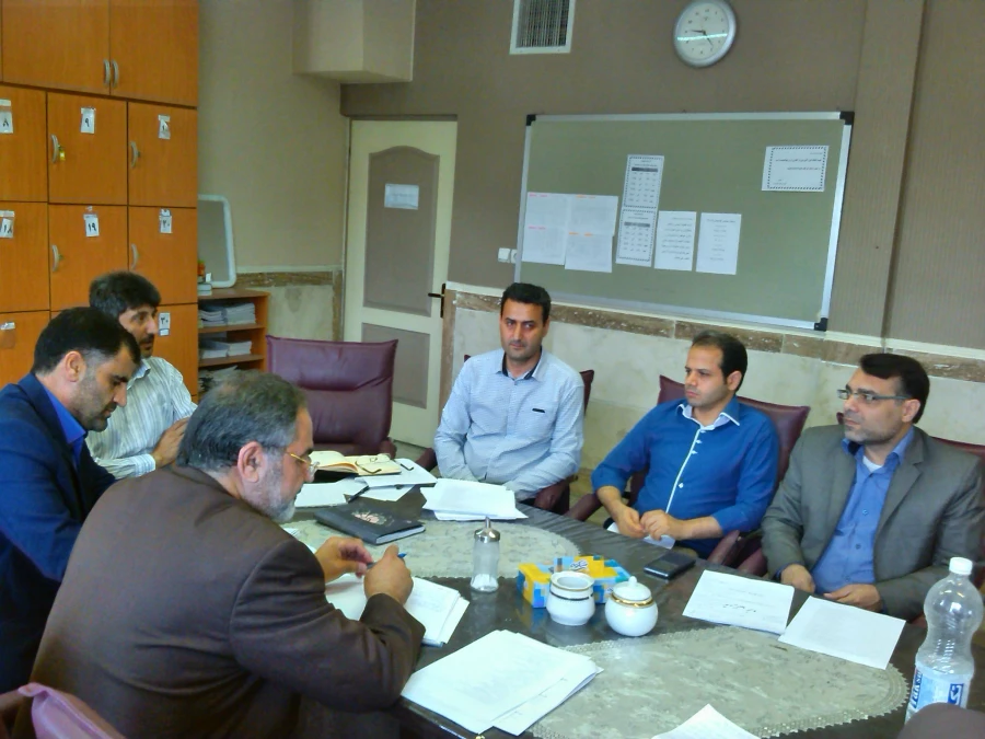 جلسه هماهنگی استادان گروه کاروزی تشکیل شد. 6