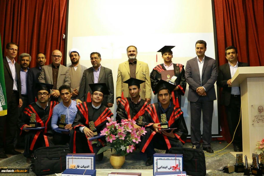 جشن دانش آموختگی نخستین دوره دانشجویان کارشناسی پیوسته پردیس به روایت تصویر 45