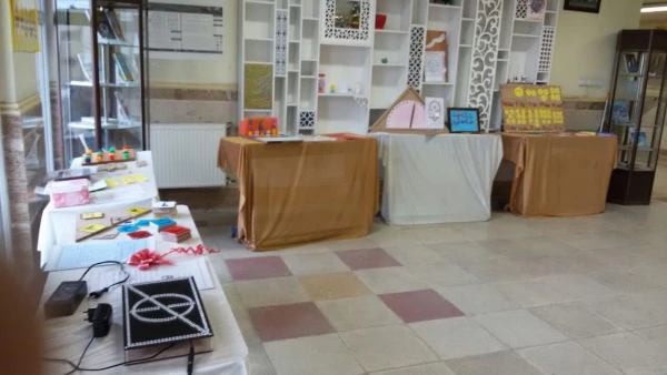 نمایشگاه دست سازه های داشجویان علوم تربیتی با شعار"اختلال یادگیری ، مانعی قابل عبور"