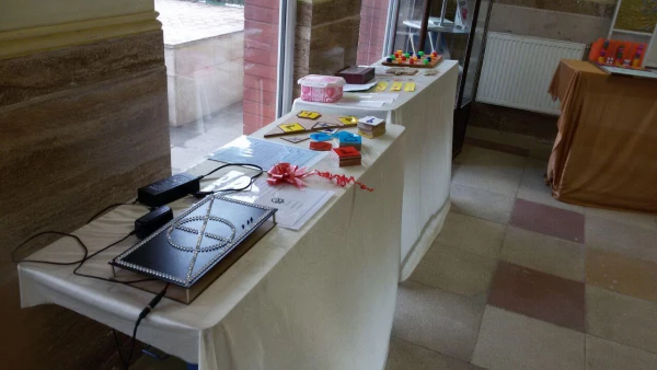 نمایشگاه دست سازه های داشجویان علوم تربیتی با شعار"اختلال یادگیری ، مانعی قابل عبور"