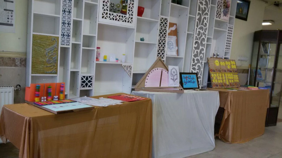 نمایشگاه دست سازه های داشجویان علوم تربیتی با شعار"اختلال یادگیری ، مانعی قابل عبور"