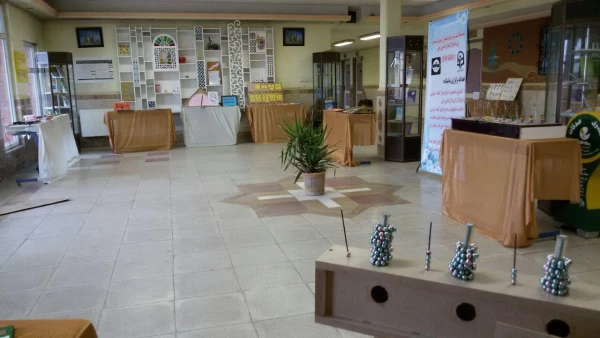 نمایشگاه دست سازه های داشجویان علوم تربیتی با شعار"اختلال یادگیری ، مانعی قابل عبور"