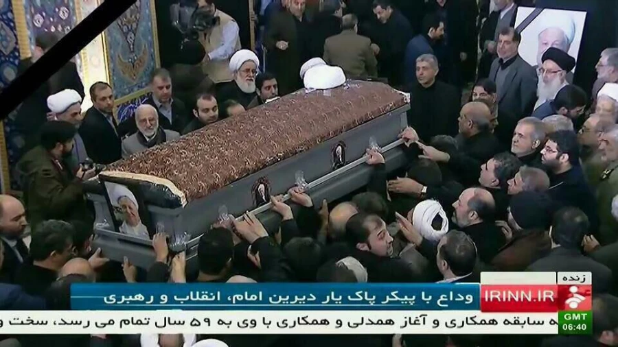 مرید در کنار مراد آرام گرفت