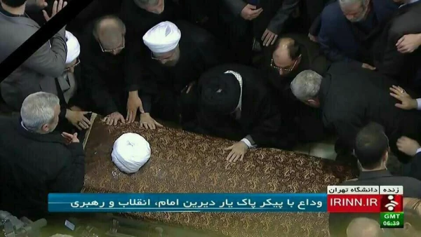 مرید در کنار مراد آرام گرفت