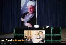 مرید در کنار مراد آرام گرفت