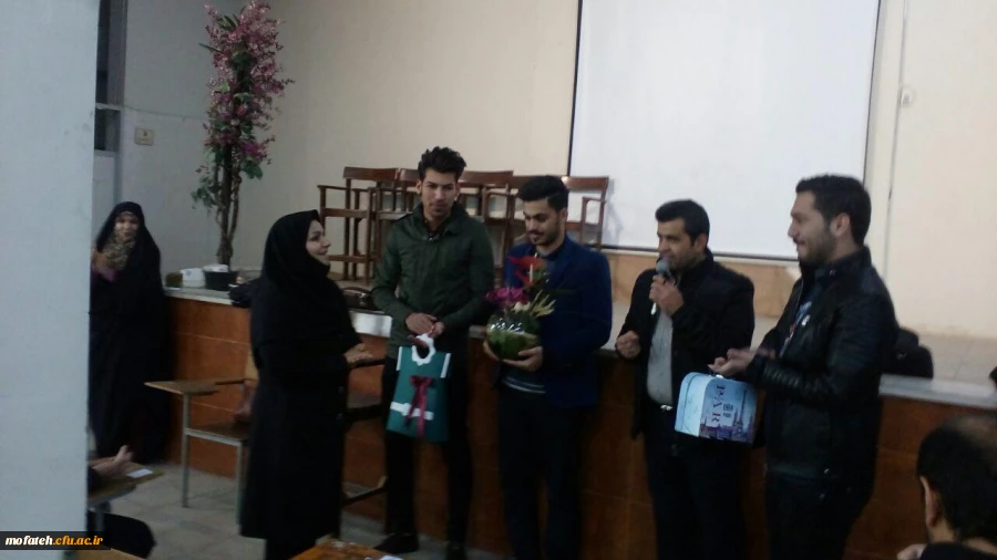 تقدیر دانشجویان از یکی از نیروهای خدوم پردیس
