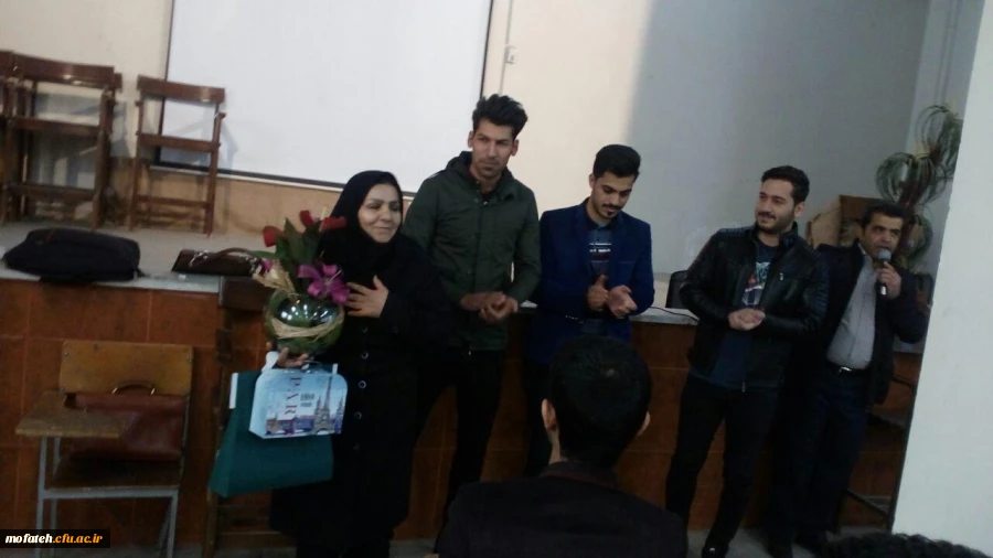 تقدیر دانشجویان از یکی از نیروهای خدوم پردیس