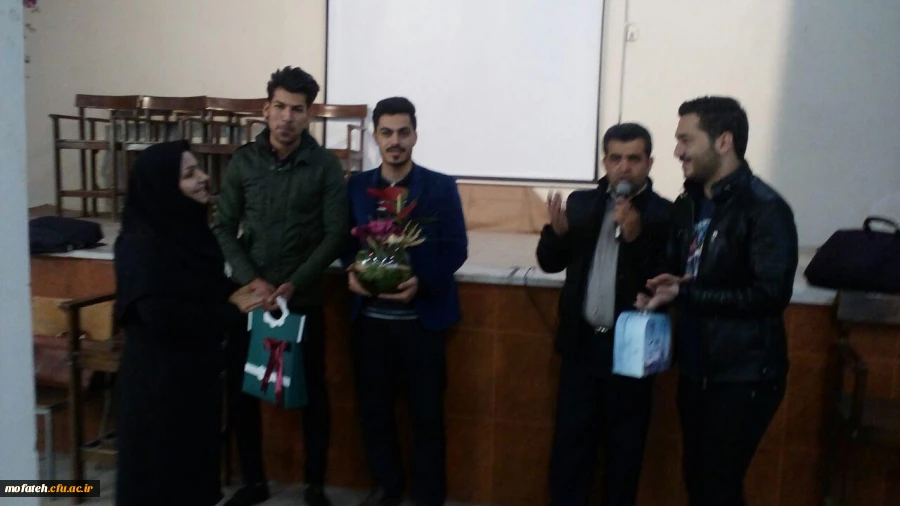 تقدیر دانشجویان از یکی از نیروهای خدوم پردیس