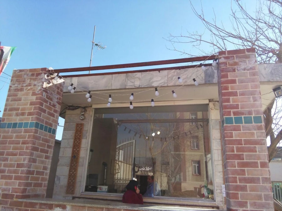 آماده سازی پردیس و آذین بندی به مناسبت دهه مبارک فجر