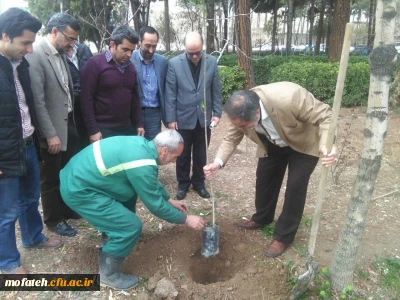 کاشت درخت در پردیس به مناسبت هفته منابع طبیعی