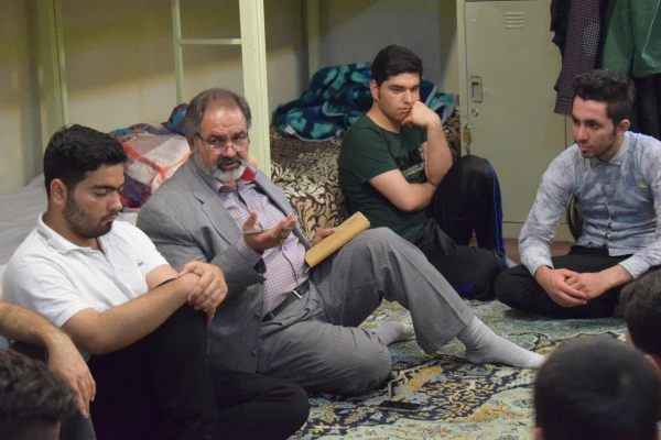 نشست صمیمانه با دانشجویان