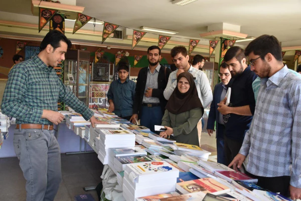 برپایی نمایشگاه کتاب  به مناسبت هفته بهداشت روانی
