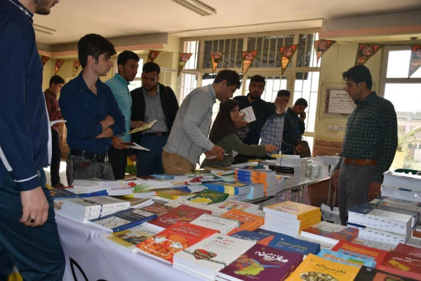 برپایی نمایشگاه کتاب  به مناسبت هفته بهداشت روانی
