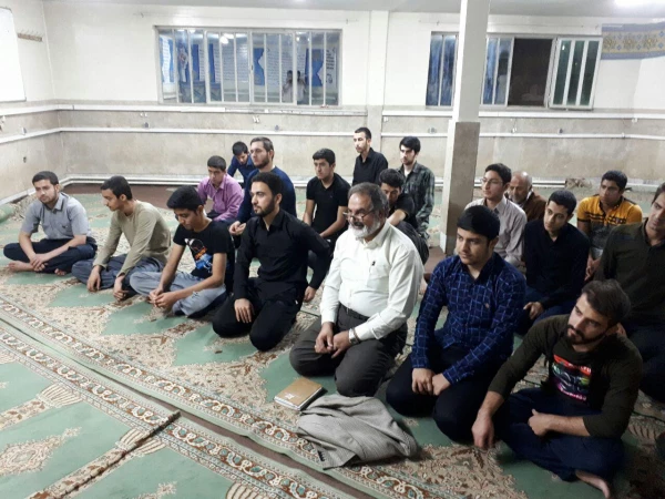 نشست صمیمانه دکتر بیغمی با دانشجویان ساکن خوابگاه