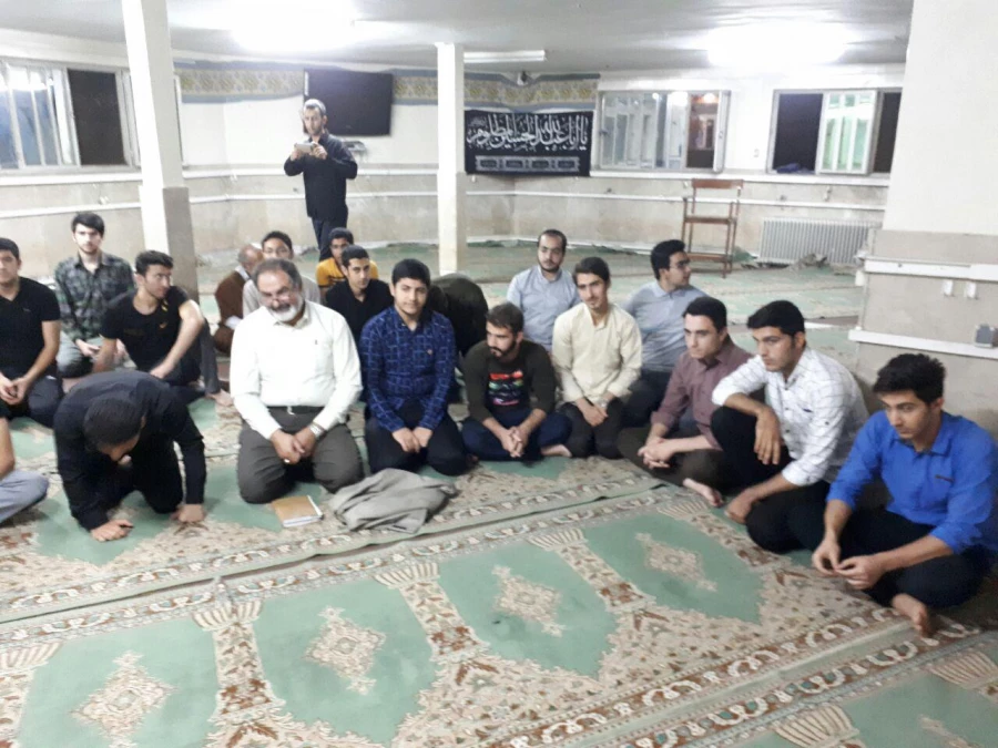 نشست صمیمانه دکتر بیغمی با دانشجویان ساکن خوابگاه