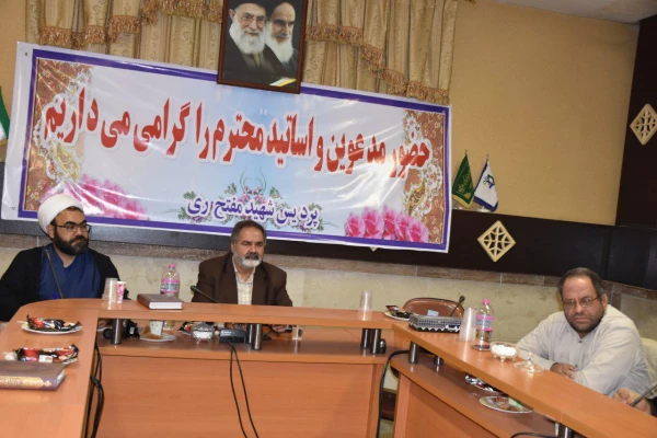هم اندیشی مسئول نهاد رهبری در پردیس و استادان و همکاران