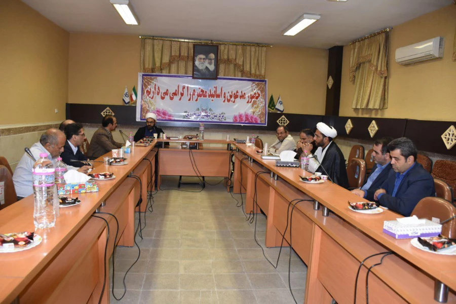 هم اندیشی مسئول نهاد رهبری در پردیس و استادان و همکاران